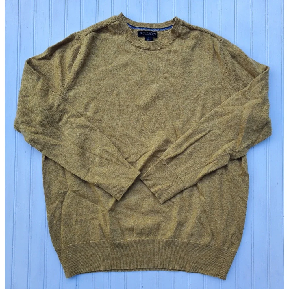 Banana Republic Mens XL Extra Fine Merino Wool Crewneck Sweater Mustard Yellow